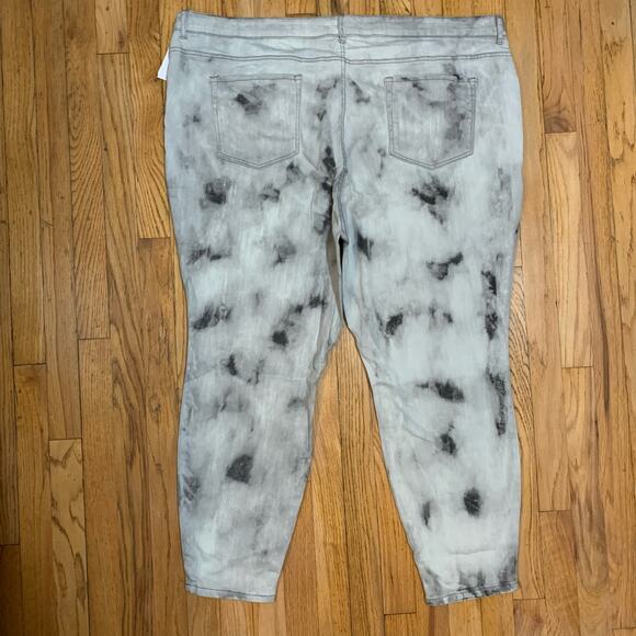 Logo Lori Goldstein NWT Gray Gravel Cloud Wash Skinny Jeans - Picture 5 of 12